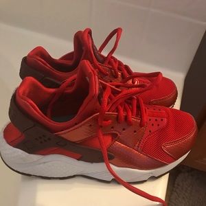 Red Huaraches 🔥🔥🔥